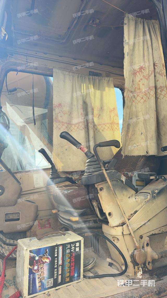 驾驶室整体（整机外观）