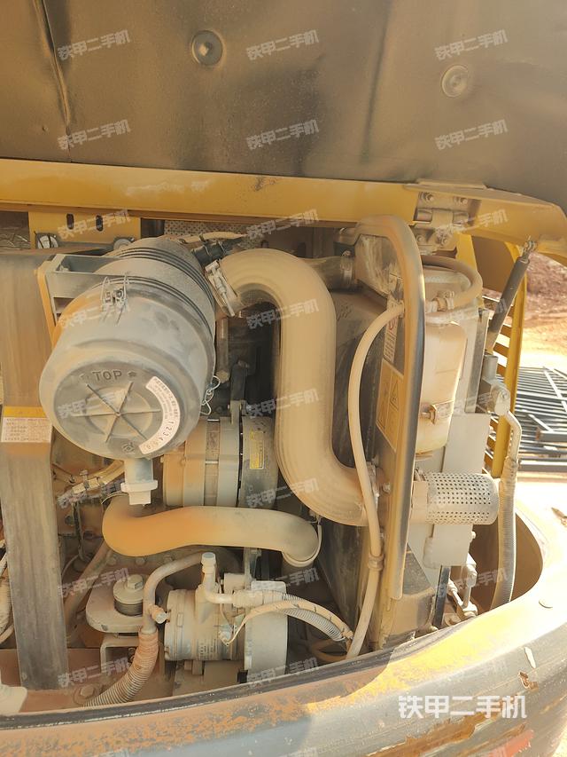 回转马达和主控阀（整机外观）