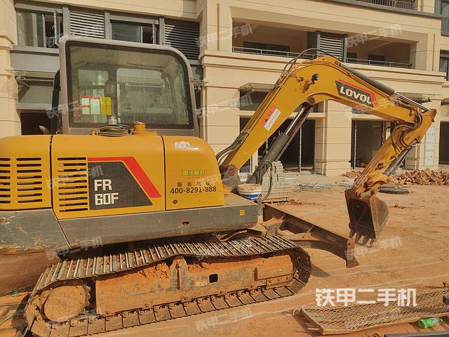 驾驶室顶部（整机外观）