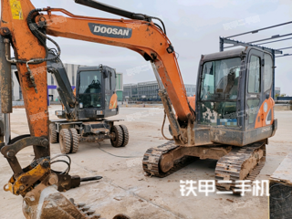 斗山DX55-9C挖掘机实拍图片