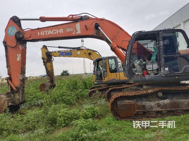 驾驶室整体(整机外观) 驾驶室整体(整机外观)