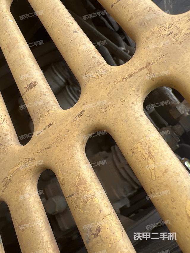 发动机右侧（整机外观及大件）