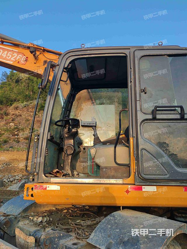 驾驶室整体（整机外观）