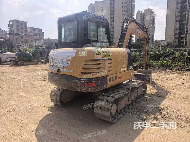 整機(jī)右后45°(整機(jī)外觀) 整機(jī)右后45°(整機(jī)外觀)