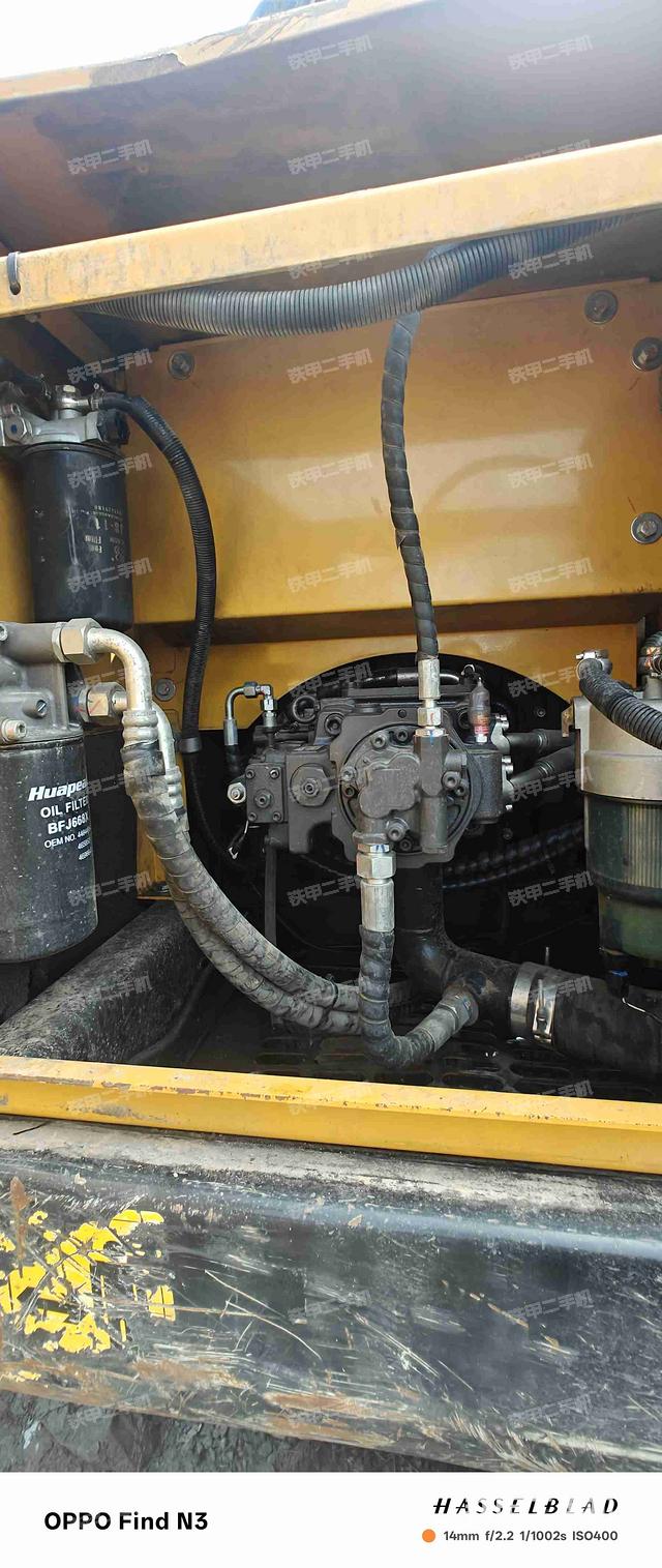 液壓泵艙室正面整體(整機(jī)外觀) 液壓泵艙室正面整體(整機(jī)外觀)