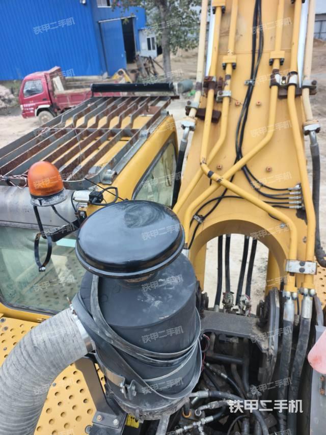 駕駛室頂部(整機(jī)外觀(guān)) 駕駛室頂部(整機(jī)外觀(guān))