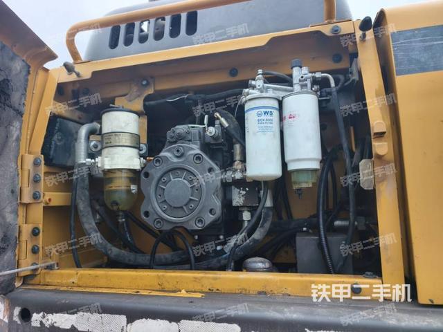 液壓泵艙室正面整體(整機(jī)外觀(guān)) 液壓泵艙室正面整體(整機(jī)外觀(guān))