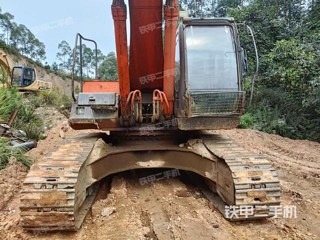 驾驶室整体(整机外观) 驾驶室整体(整机外观)