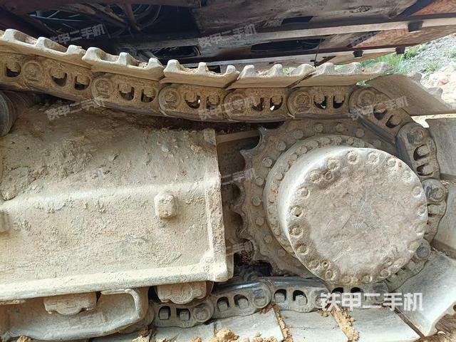 单侧履带整体(整机外观) 单侧履带整体(整机外观)