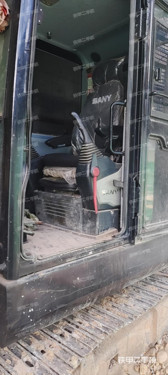 驾驶室整体(整机外观) 驾驶室整体(整机外观)