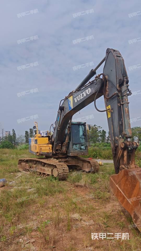 沃爾沃EC220D挖掘機(jī)