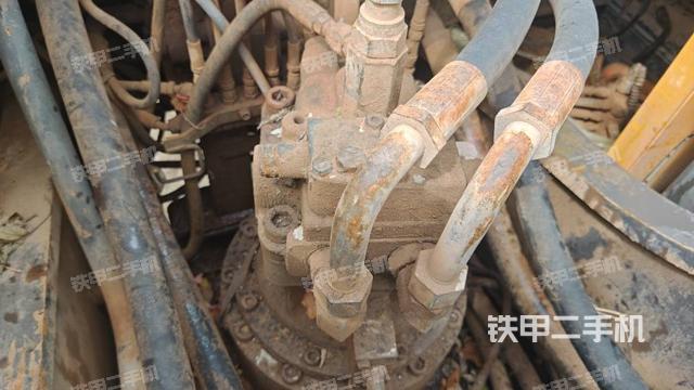 回轉(zhuǎn)馬達(dá)和主控閥（整機(jī)外觀）