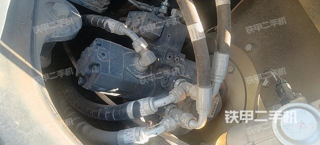 液壓泵艙室正面整體（整機(jī)外觀）