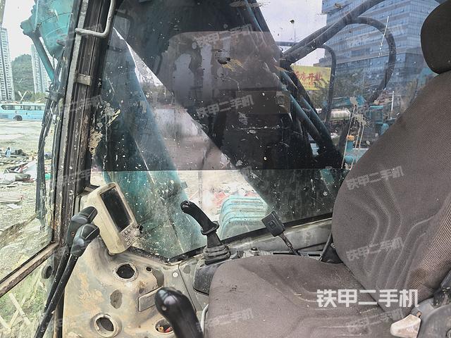 驾驶室整体（整机外观）