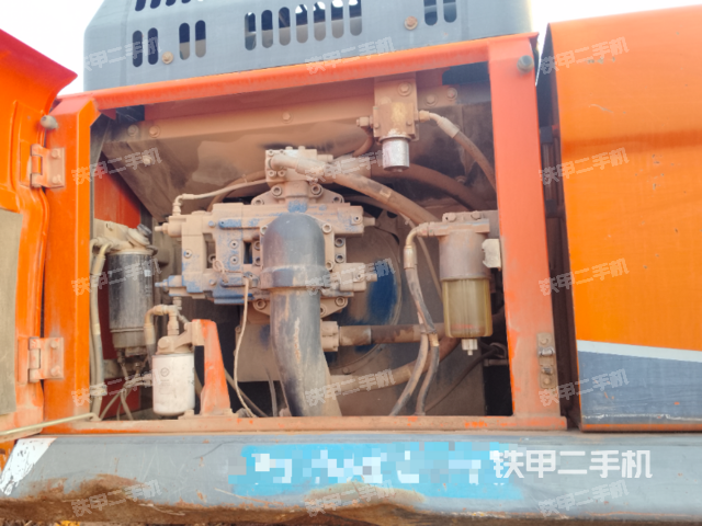 液壓泵艙室正面整體（整機(jī)外觀）