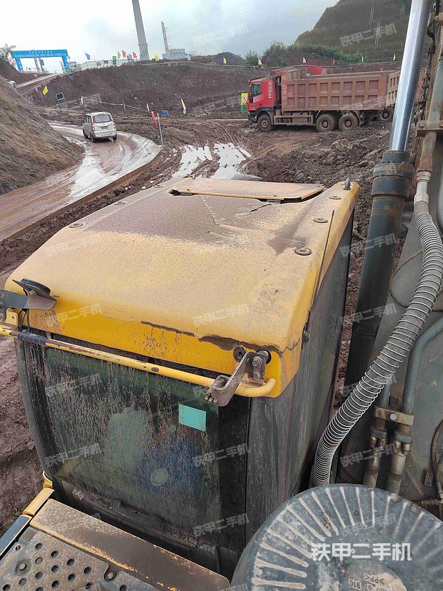 驾驶室顶部（整机外观）