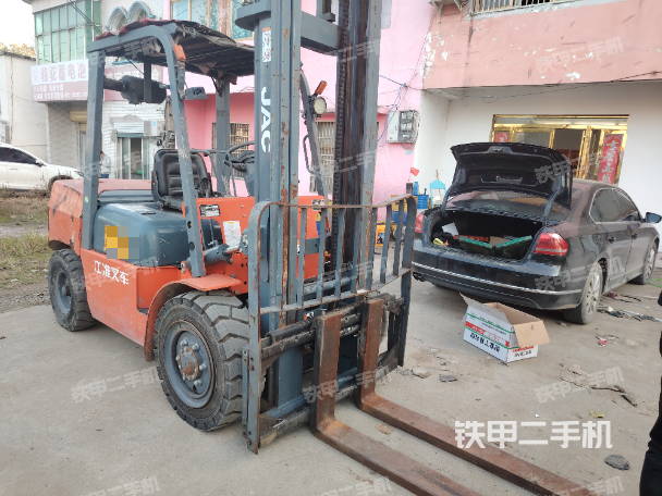 整机右侧（设备外观及核心部件）