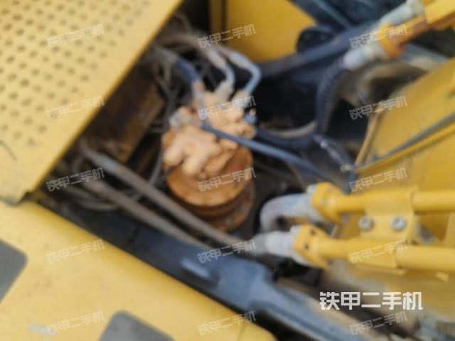 回转马达和主控阀（整机外观）