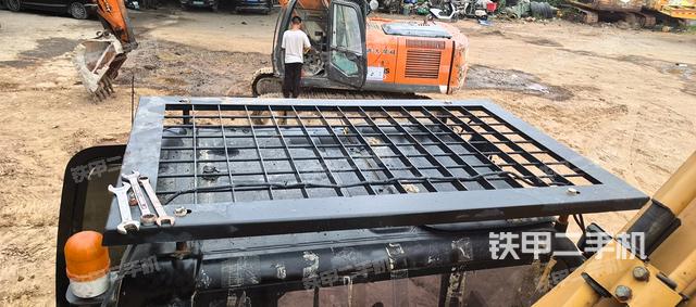 驾驶室顶部（整机外观）