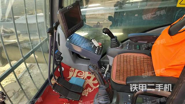 驾驶室操作台（设备外观及核心部件）