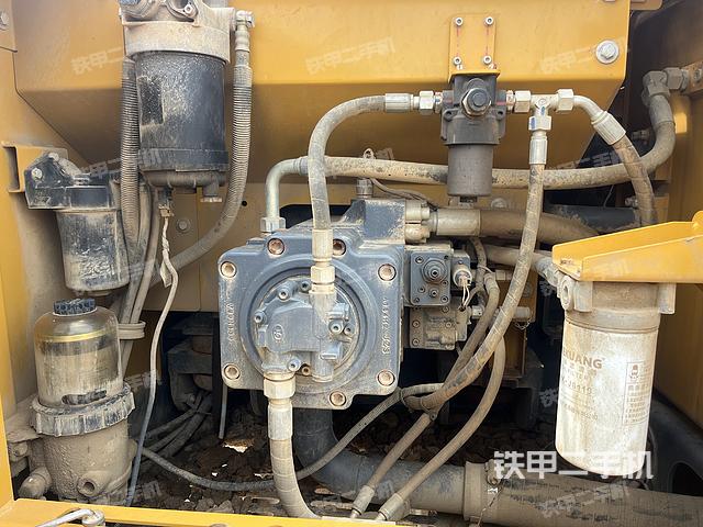 回轉(zhuǎn)馬達(dá)和主控閥（整機(jī)外觀）