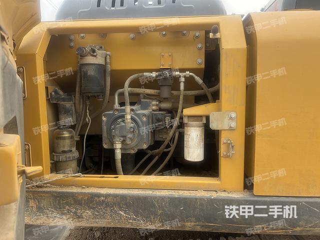 液壓泵艙室正面整體（整機(jī)外觀）