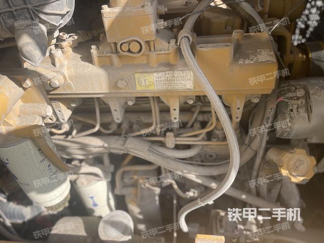 發(fā)動機(jī)左側(cè)（整機(jī)外觀及大件）