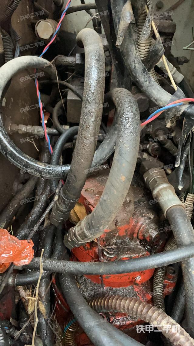 回转马达和主控阀（整机外观）