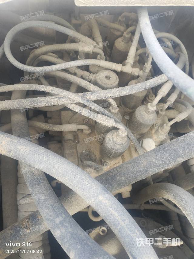 驾驶室顶部（整机外观）