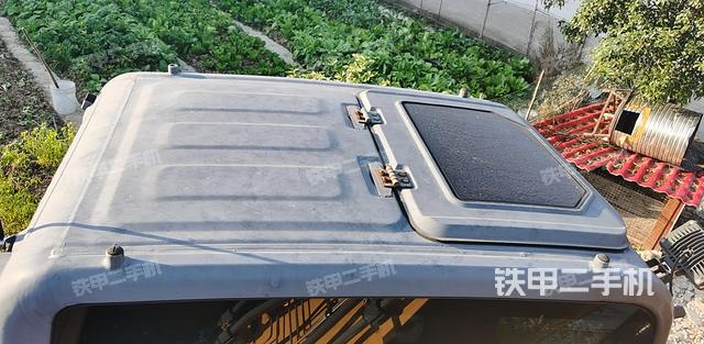 驾驶室顶部（整机外观）