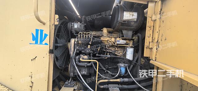 發(fā)動(dòng)機(jī)右側(cè)（整機(jī)外觀及大件）