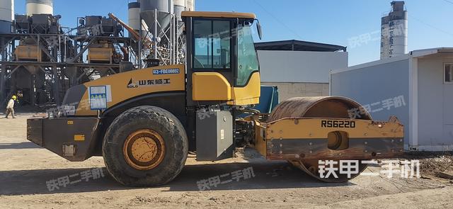 整机右侧（设备外观及核心部件）