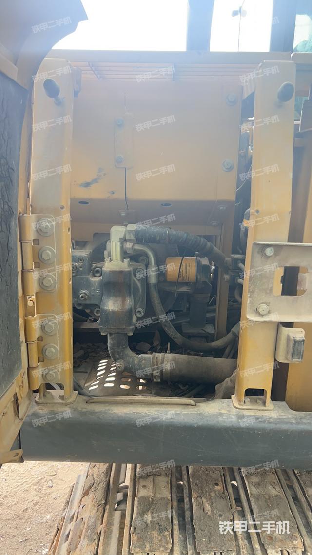 液壓泵艙室正面整體（整機(jī)外觀）