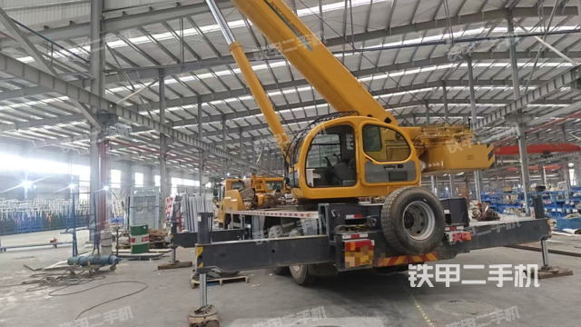 整机左侧（设备外观及核心部件）