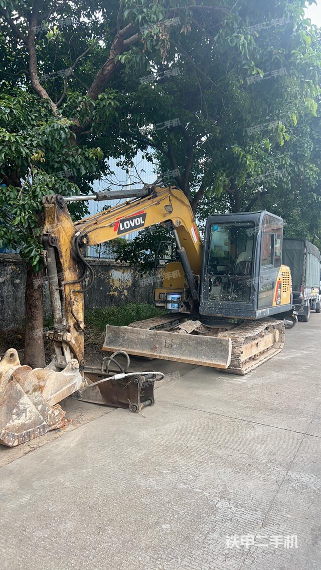 雷沃重工FR75E2挖掘機(jī)