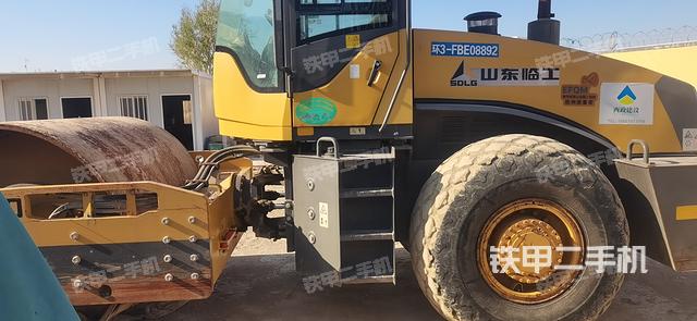 整机左侧（设备外观及核心部件）