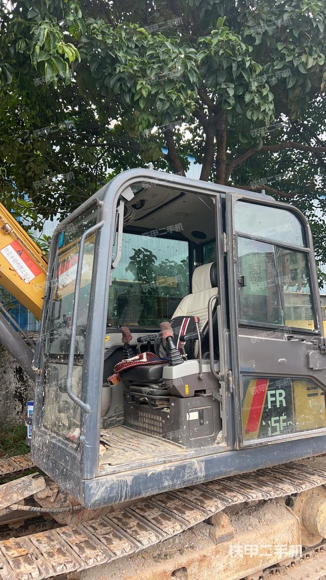 駕駛室整體（整機(jī)外觀）