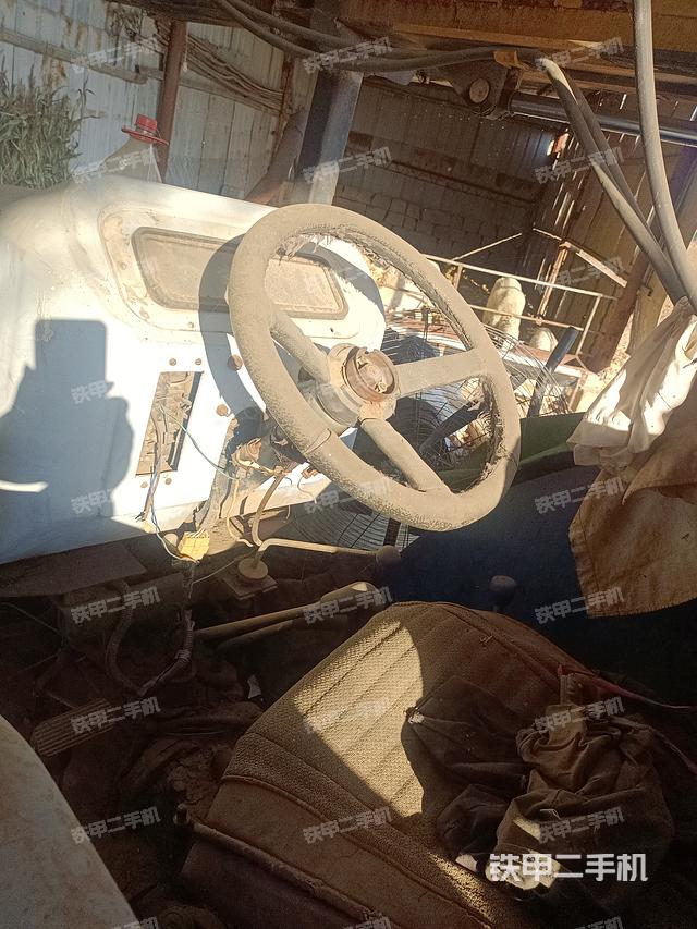 駕駛室操作臺（設(shè)備外觀及核心部件）