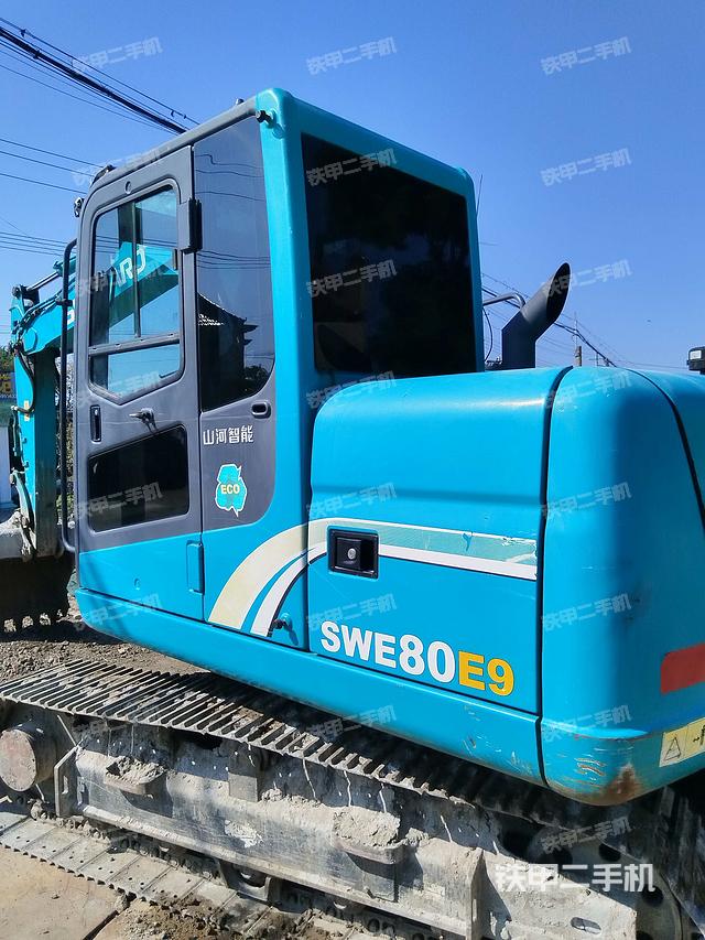 驾驶室顶部（整机外观）