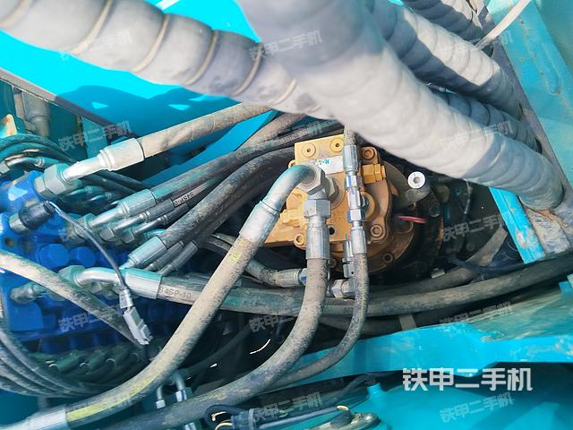 回转马达和主控阀（整机外观）