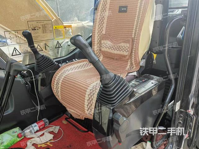 駕駛室整體（整機外觀）