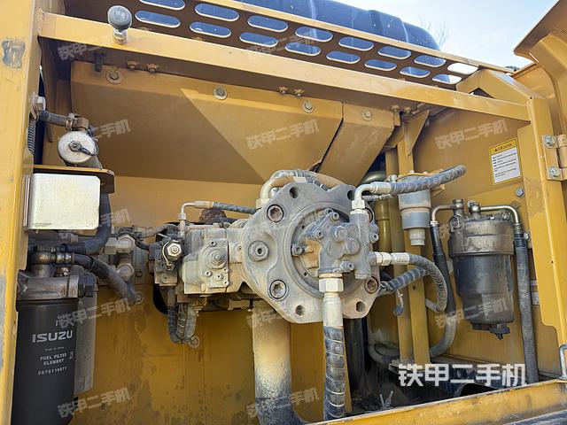 液壓泵艙室正面整體（整機(jī)外觀）