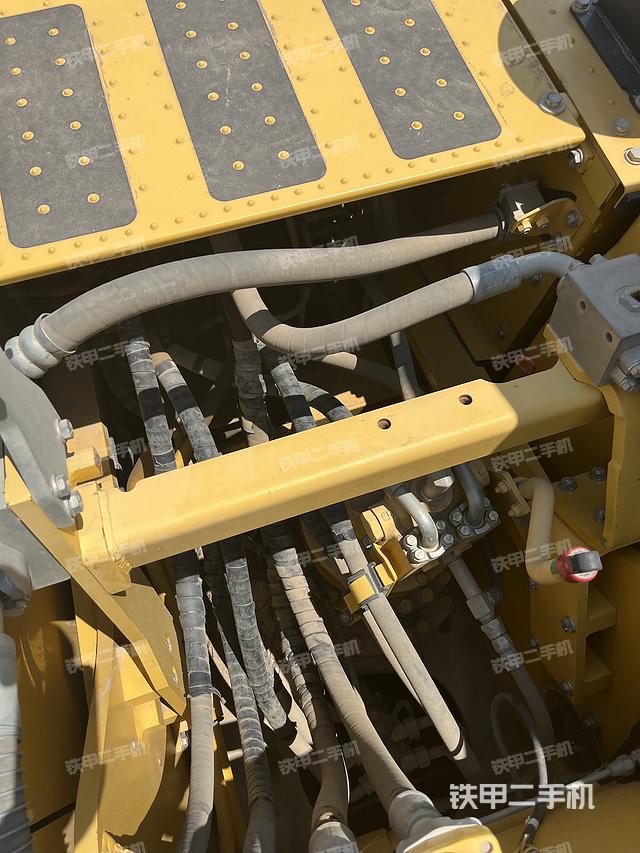 回转马达和主控阀（整机外观）