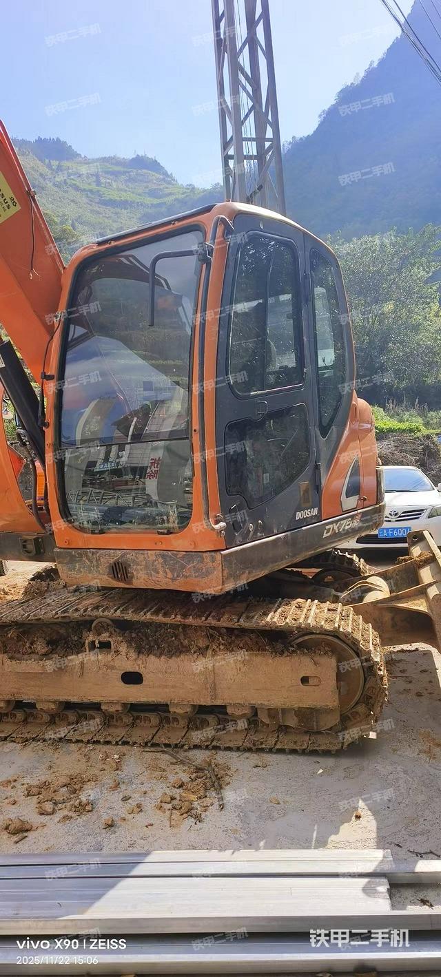 駕駛室頂部（整機外觀）