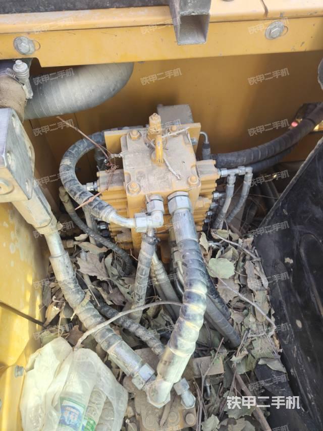 回转马达和主控阀（整机外观）