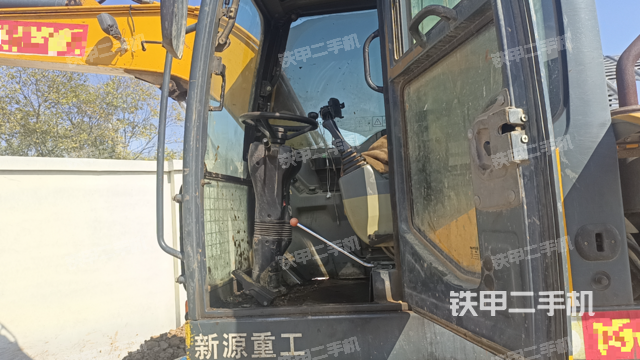 單側(cè)履帶整體（整機(jī)外觀）