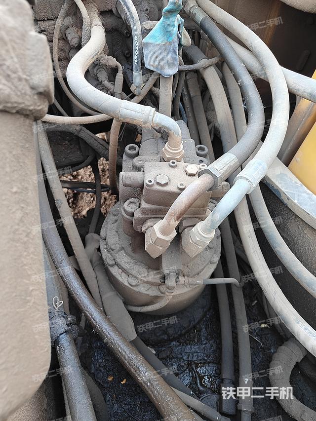 回转马达和主控阀（整机外观）