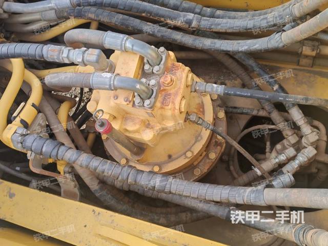 回转马达和主控阀（整机外观）