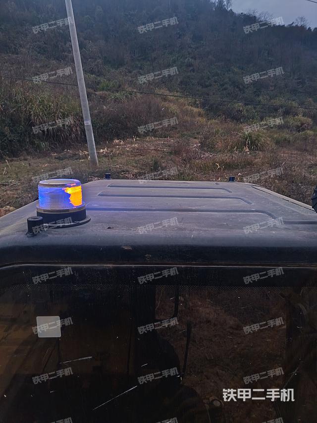 驾驶室顶部（整机外观）