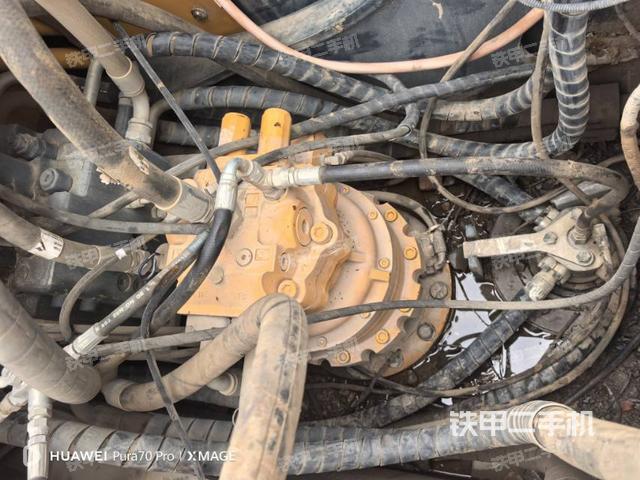 回转马达和主控阀（整机外观）